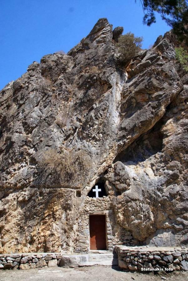 Amazing Stone Villas Kapetaniana Luaran gambar