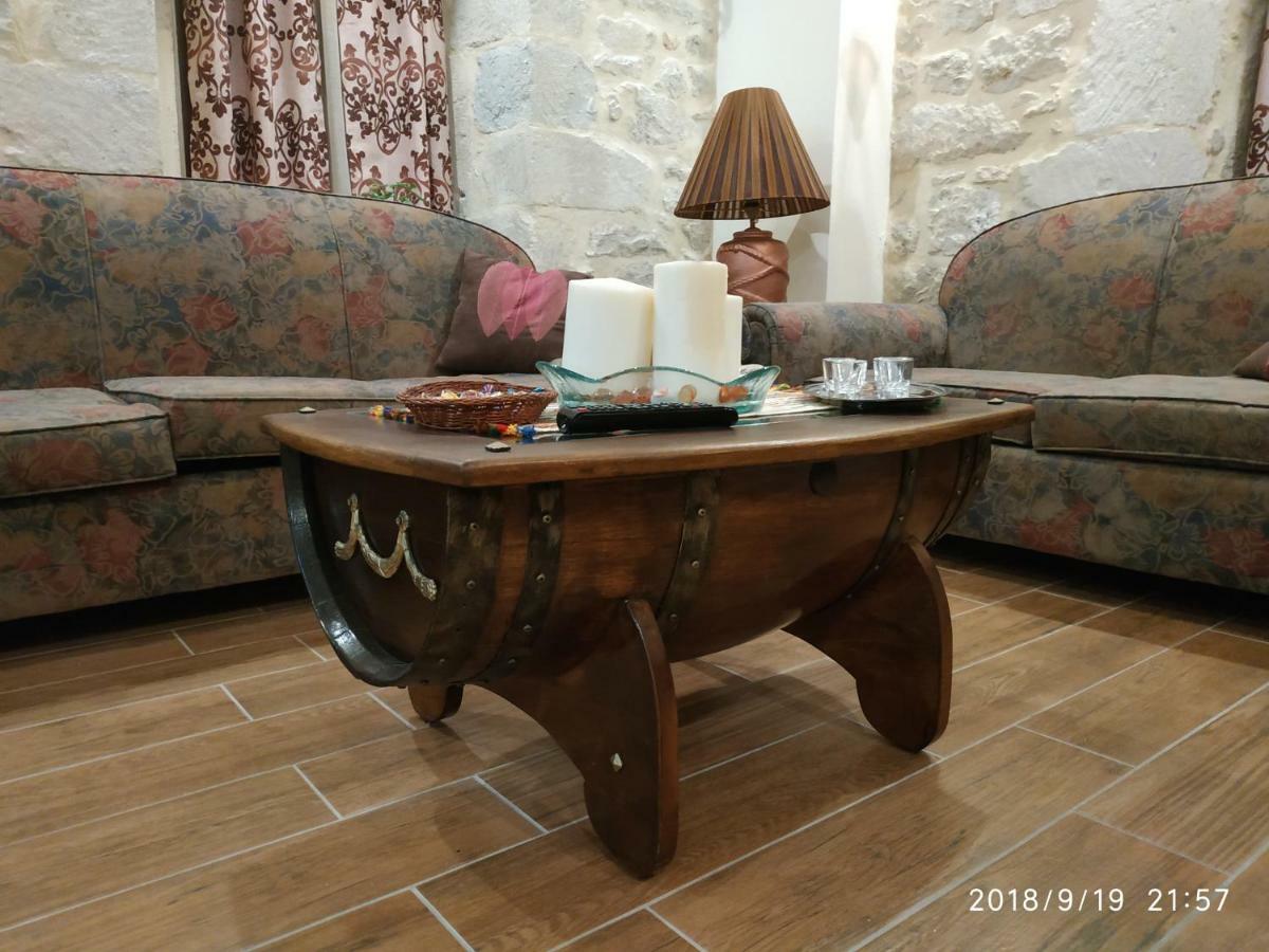 Amazing Stone Villas Kapetaniana Luaran gambar